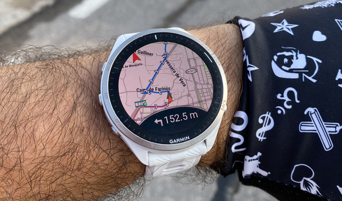 Garmin Forerunner 965 Premium - Reloj inteligente con GPS para correr y  triatlón de 1.850 in con pantalla táctil AMOLED, bisel de titanio DLC gris